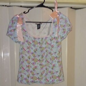 Hot Topic Floral Women's Top with Pink Bows On Sleeves